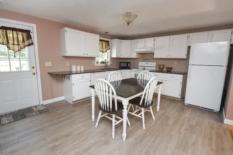 17 Woodland Drive Sandown NH 03873