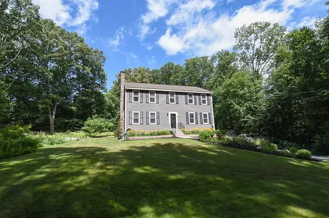 17 Woodland Drive Sandown NH 03873