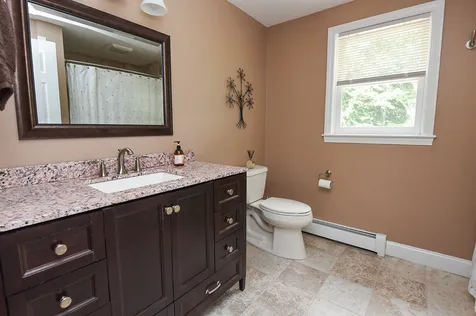 17 Woodland Drive Sandown NH 03873
