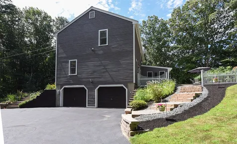 17 Woodland Drive Sandown NH 03873