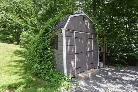 17 Woodland Drive Sandown NH 03873