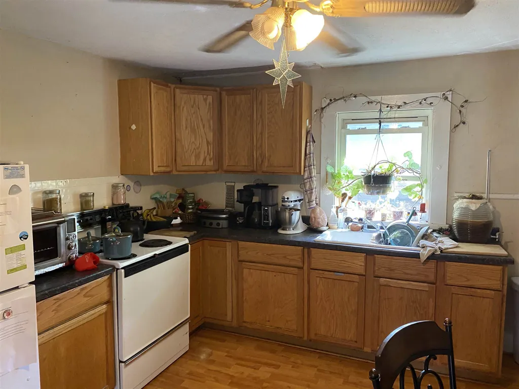52 Kinsley Street Nashua NH 03060