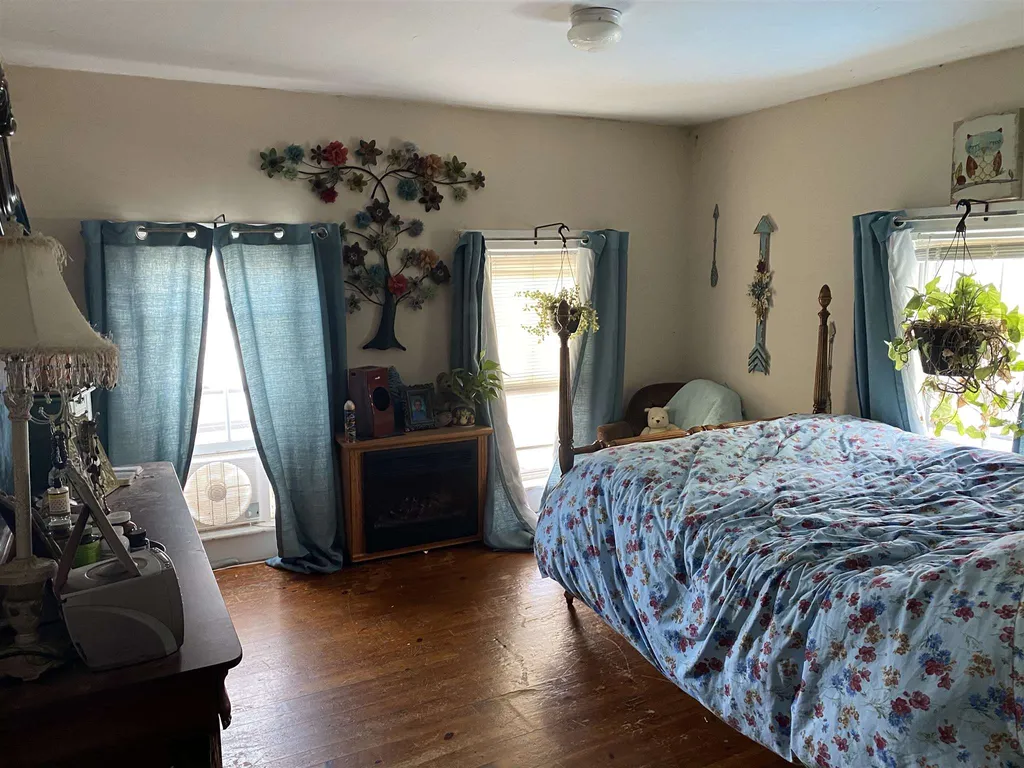 52 Kinsley Street Nashua NH 03060