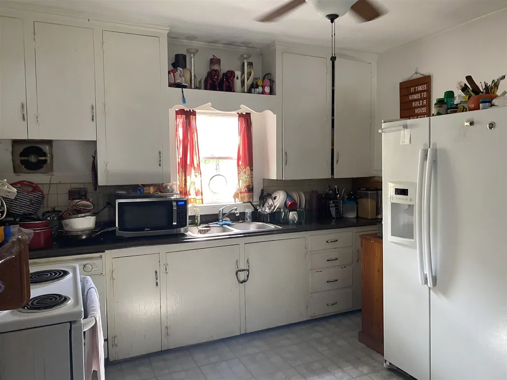 52 Kinsley Street Nashua NH 03060