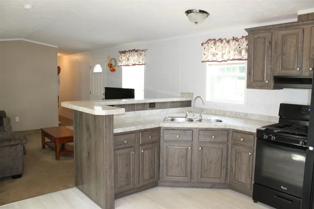 21 Embassy Avenue Hooksett NH 03106