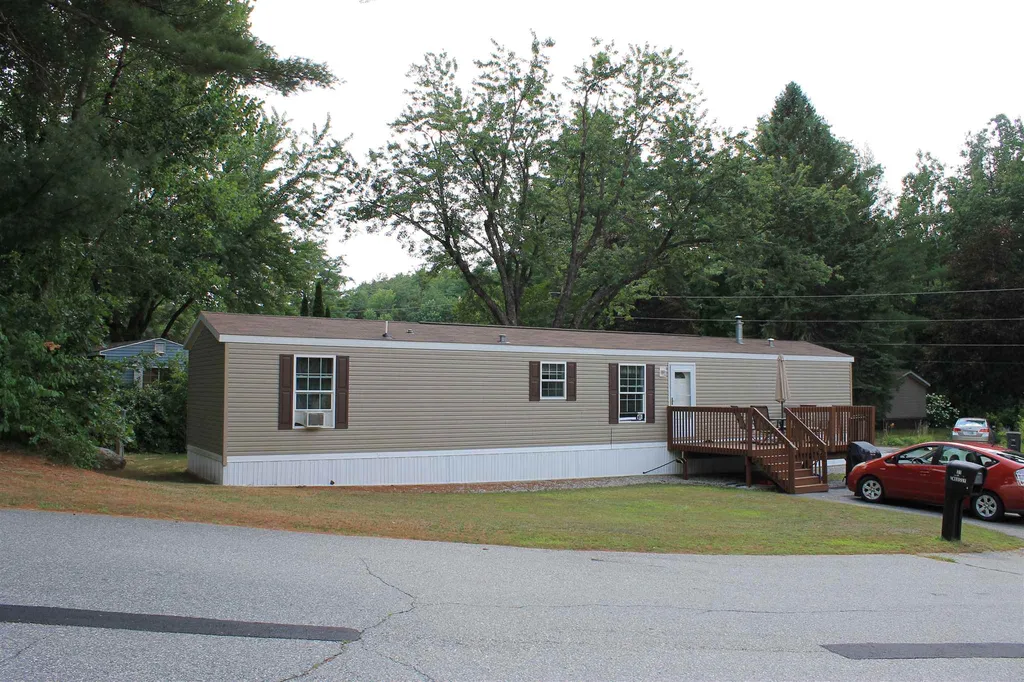 21 Embassy Avenue Hooksett NH 03106