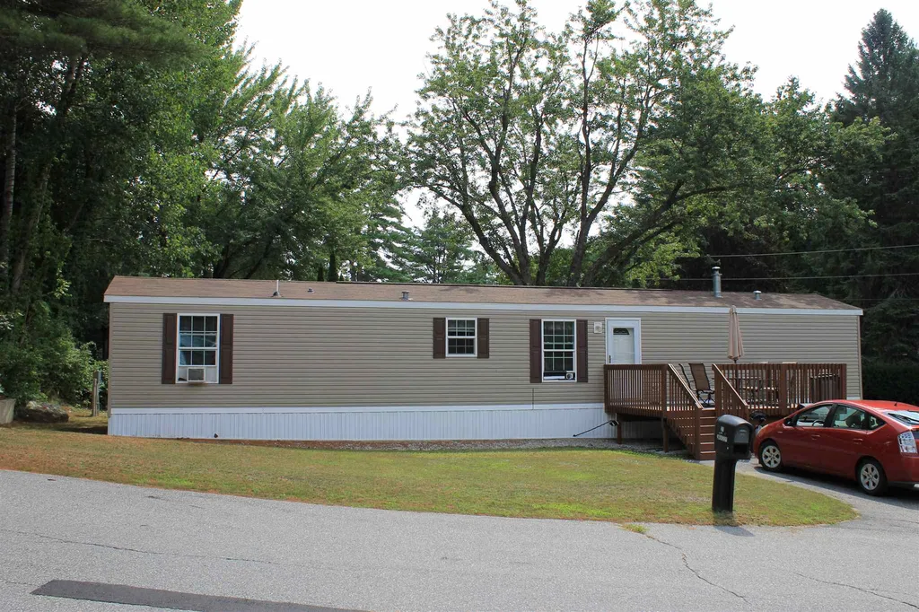 21 Embassy Avenue Hooksett NH 03106