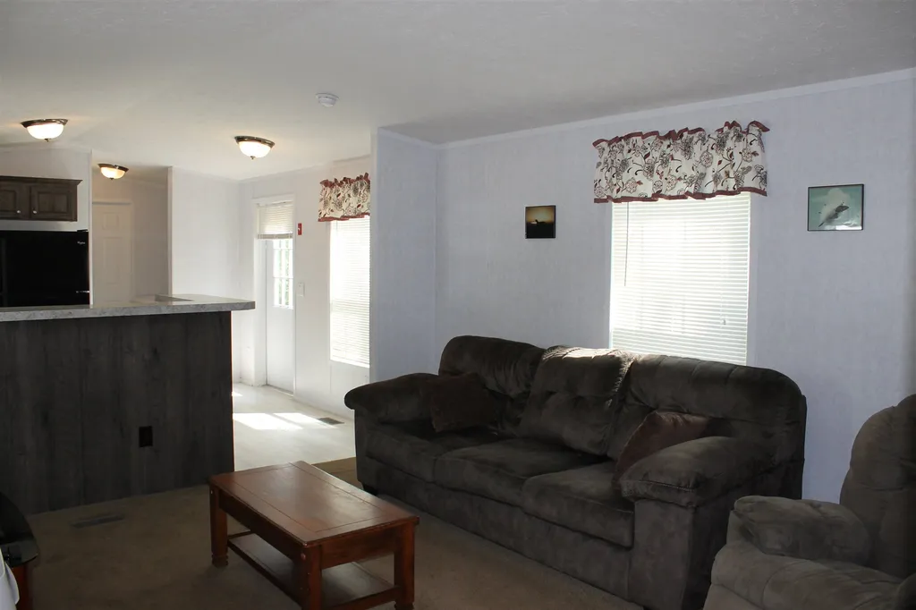 21 Embassy Avenue Hooksett NH 03106