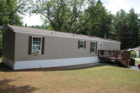 21 Embassy Avenue Hooksett NH 03106