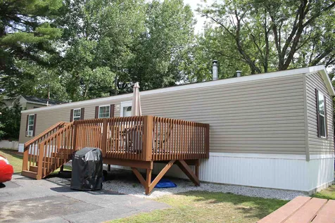 21 Embassy Avenue Hooksett NH 03106