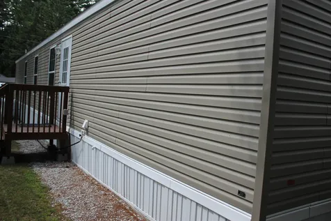 21 Embassy Avenue Hooksett NH 03106