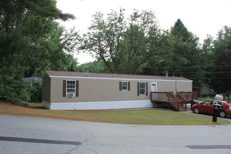 21 Embassy Avenue Hooksett NH 03106