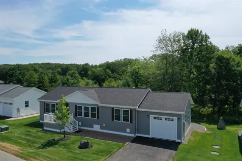 46 Settlement Loop Kittery ME 03904