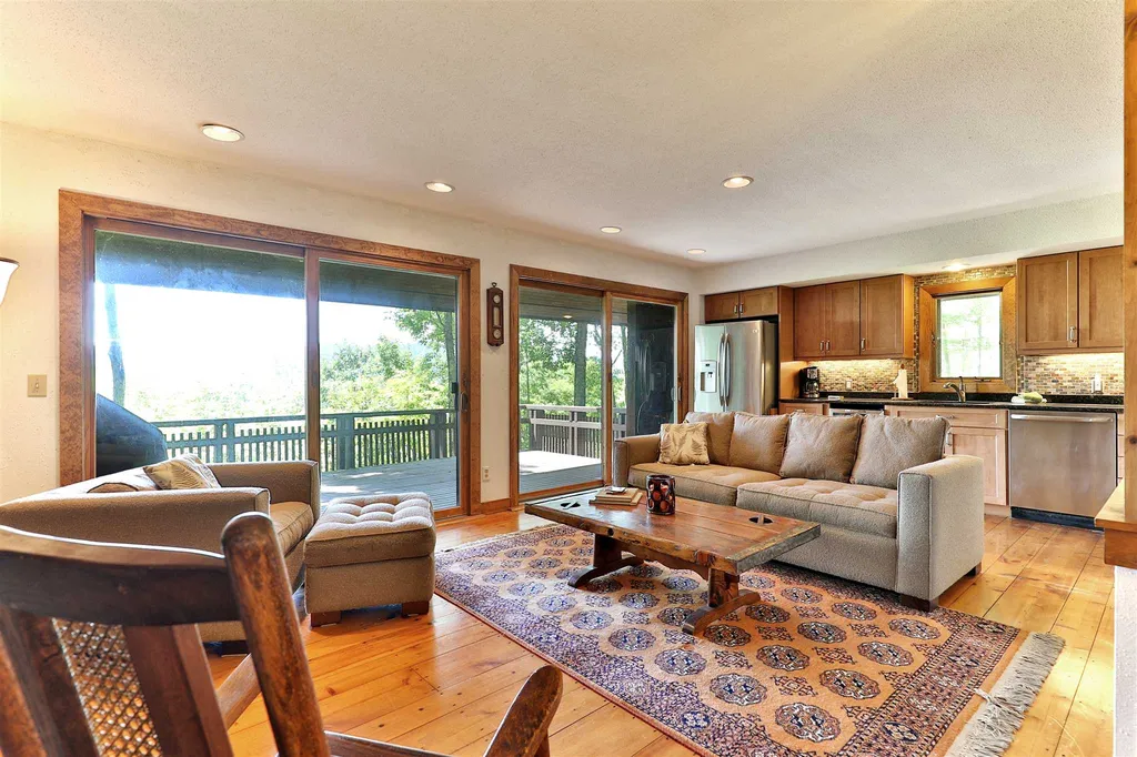 219 Sparrow Hawk Road Rochester VT 05767