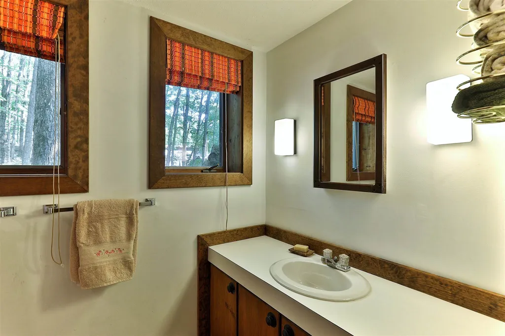 219 Sparrow Hawk Road Rochester VT 05767
