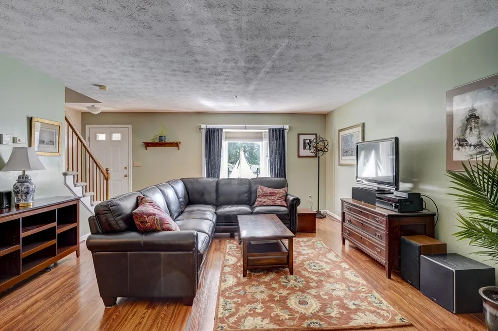 23 Shoalcreek Road Hudson NH 03051