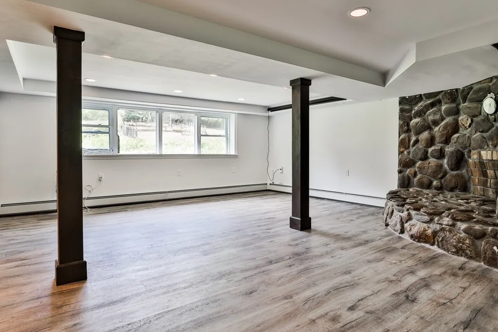 81 Rockingham Road Londonderry NH 03053