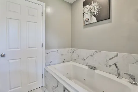 81 Rockingham Road Londonderry NH 03053