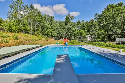 81 Rockingham Road Londonderry NH 03053