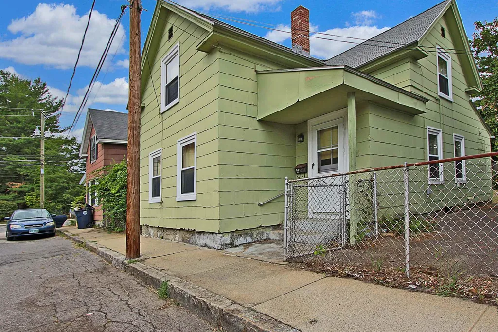 4 Crowley Avenue Nashua NH 03060
