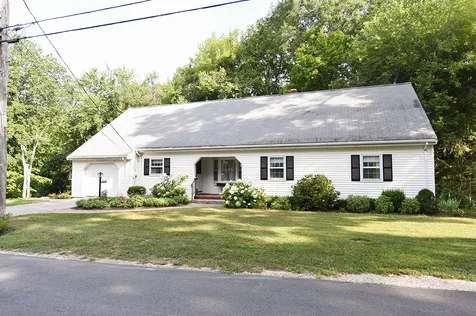 25 Center Circle Plaistow NH 03865