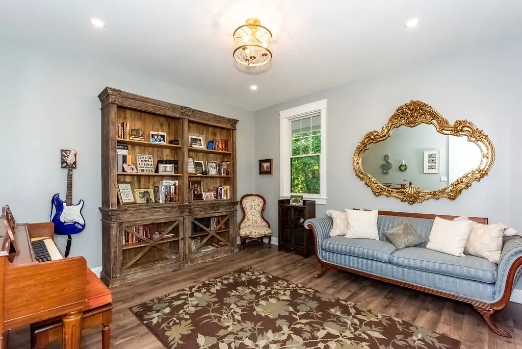 184 Mast Road Lee NH 03861