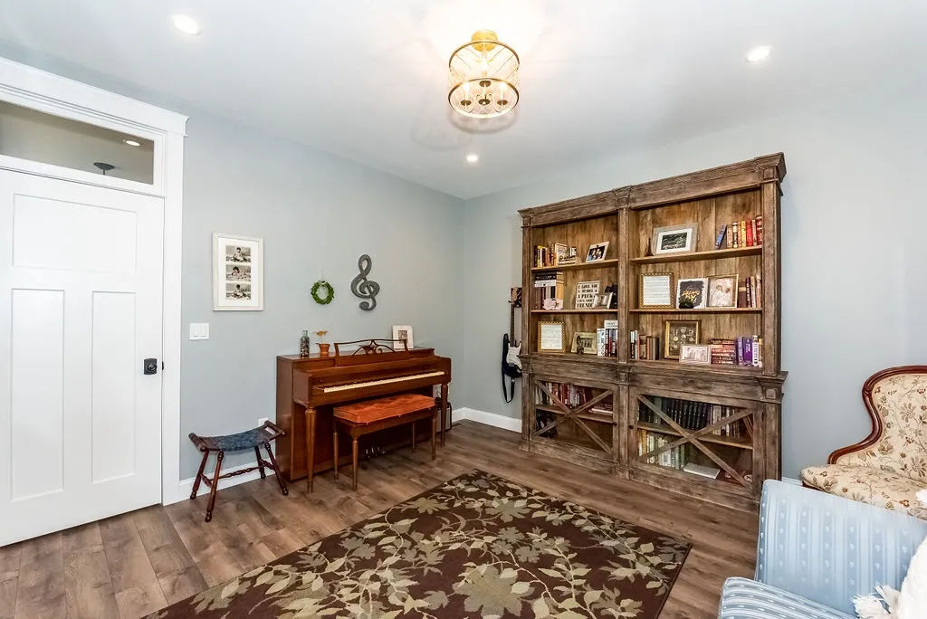 184 Mast Road Lee NH 03861