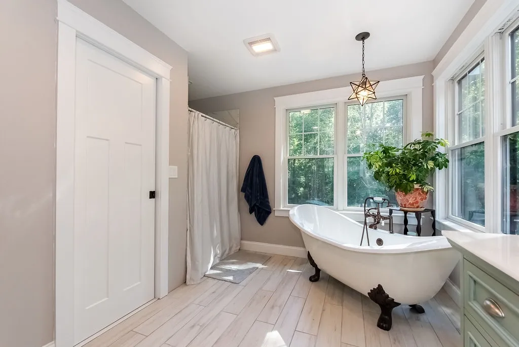 184 Mast Road Lee NH 03861