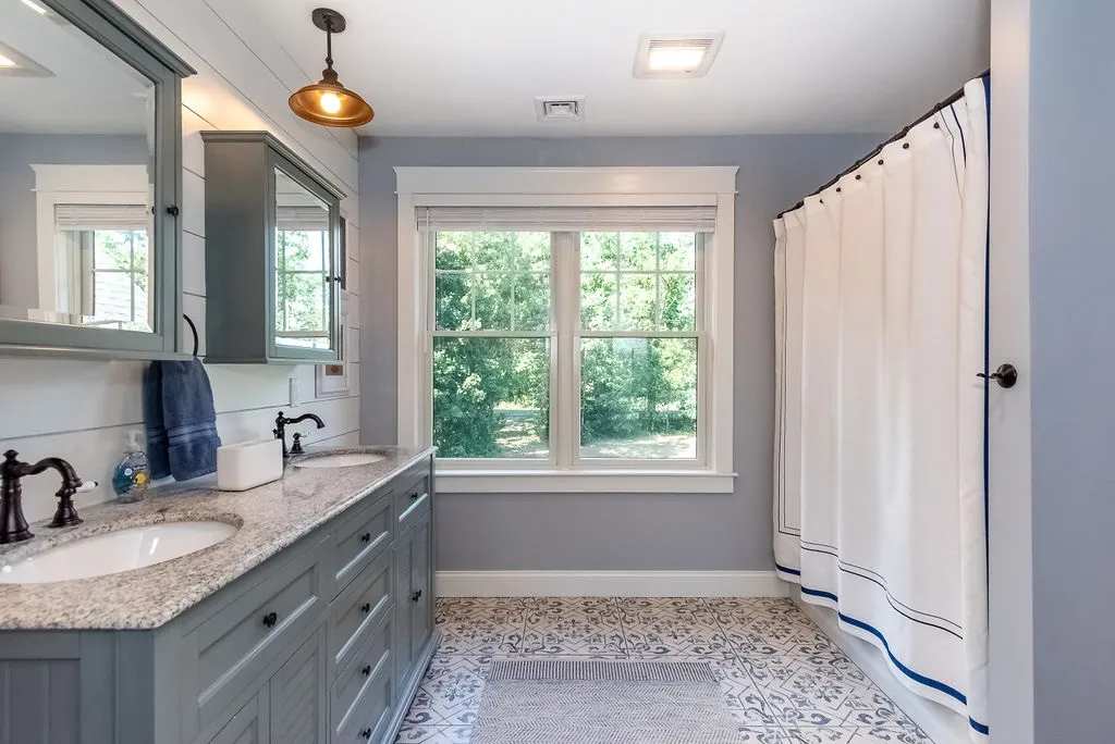184 Mast Road Lee NH 03861