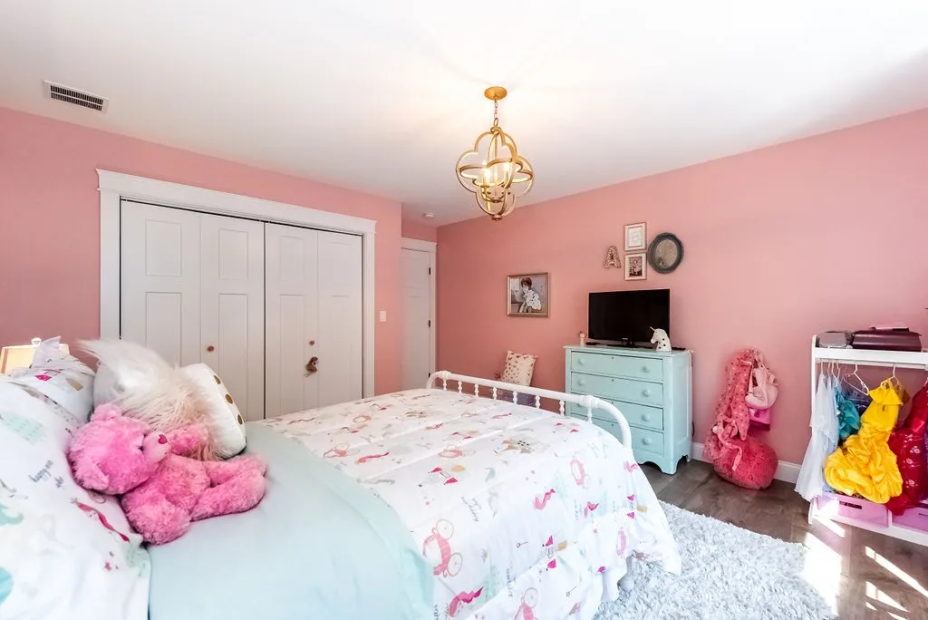 184 Mast Road Lee NH 03861