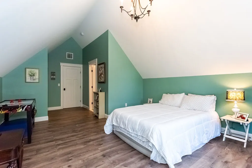 184 Mast Road Lee NH 03861