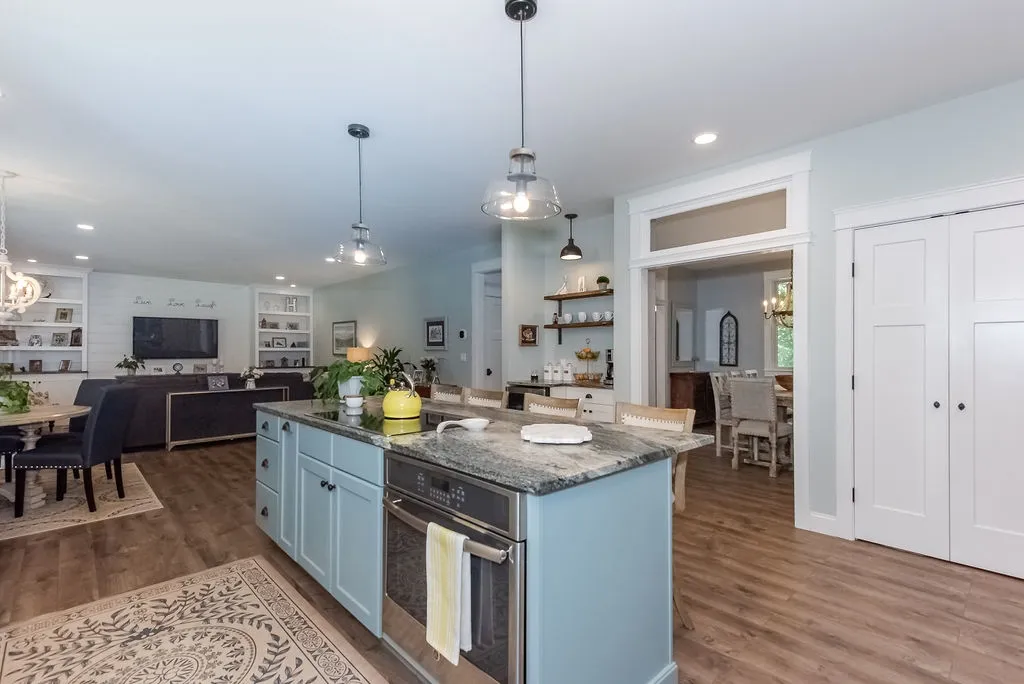 184 Mast Road Lee NH 03861
