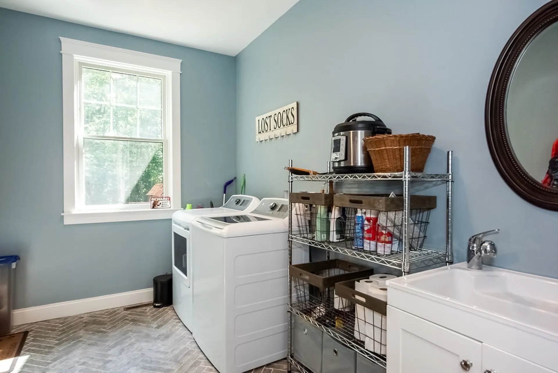 184 Mast Road Lee NH 03861