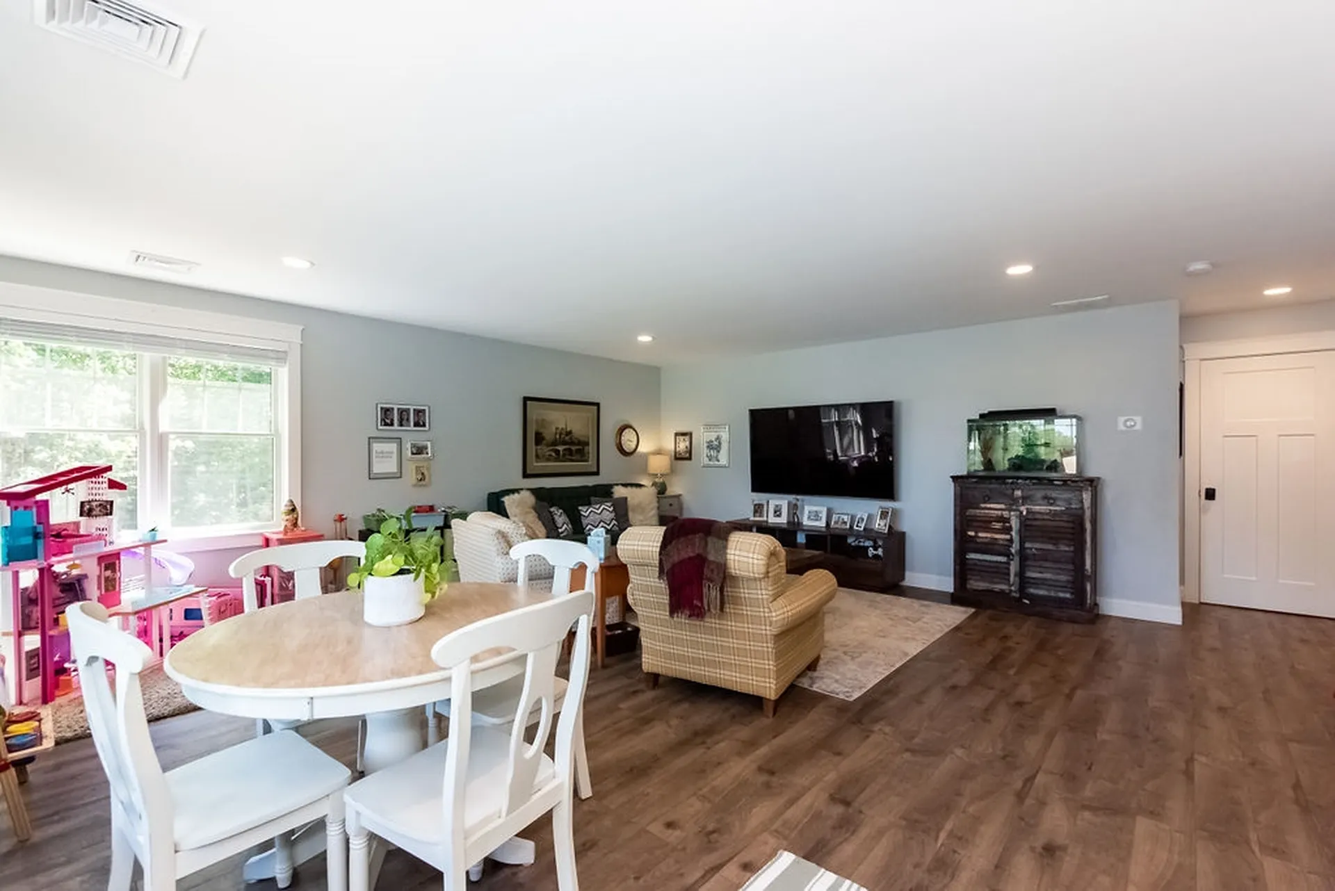 184 Mast Road Lee NH 03861