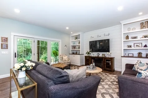 184 Mast Road Lee NH 03861