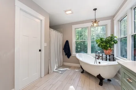 184 Mast Road Lee NH 03861