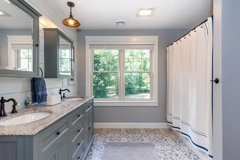 184 Mast Road Lee NH 03861