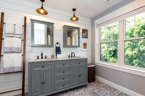 184 Mast Road Lee NH 03861