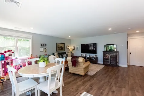 184 Mast Road Lee NH 03861