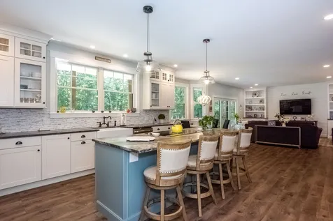 184 Mast Road Lee NH 03861
