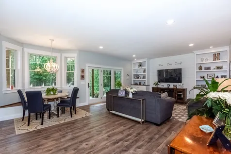 184 Mast Road Lee NH 03861