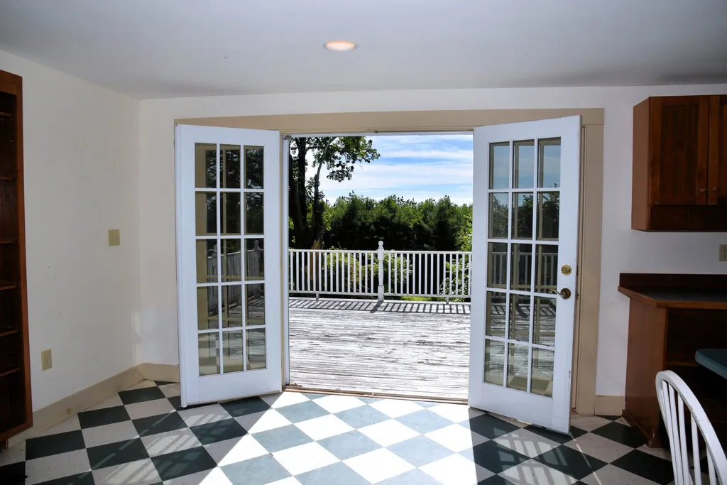 85 Coxboro Road Holderness NH 03245