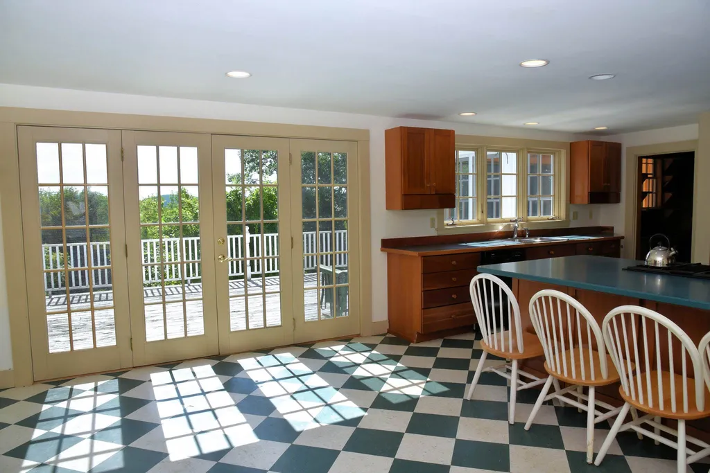 85 Coxboro Road Holderness NH 03245