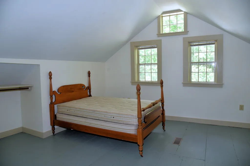 85 Coxboro Road Holderness NH 03245