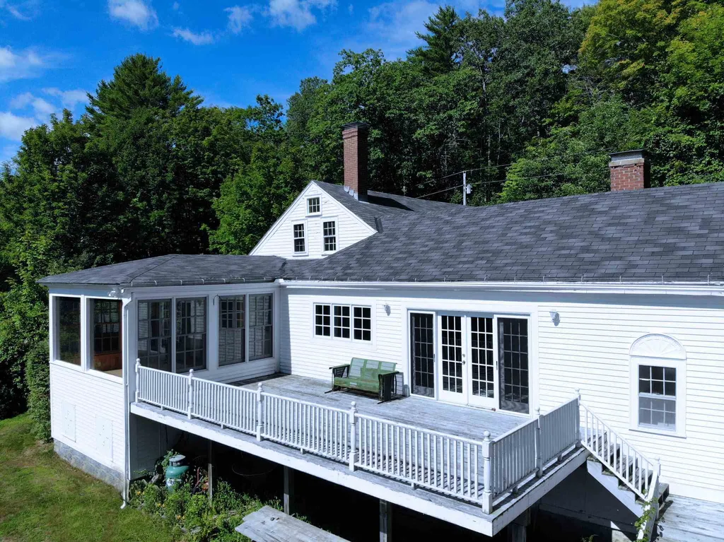 85 Coxboro Road Holderness NH 03245