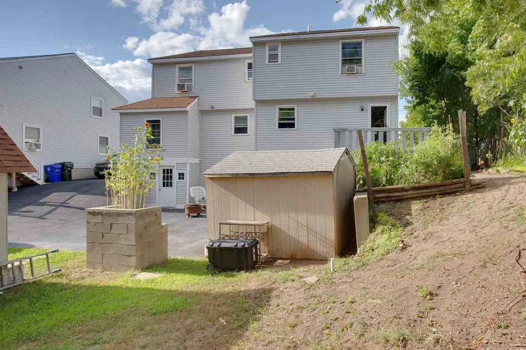 670-672 Amory Street Manchester NH 03102