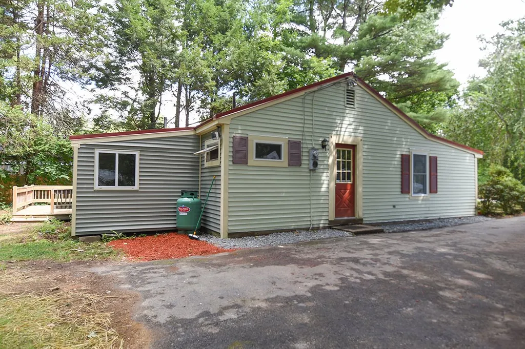 5 Lakeview Avenue Sandown NH 03873