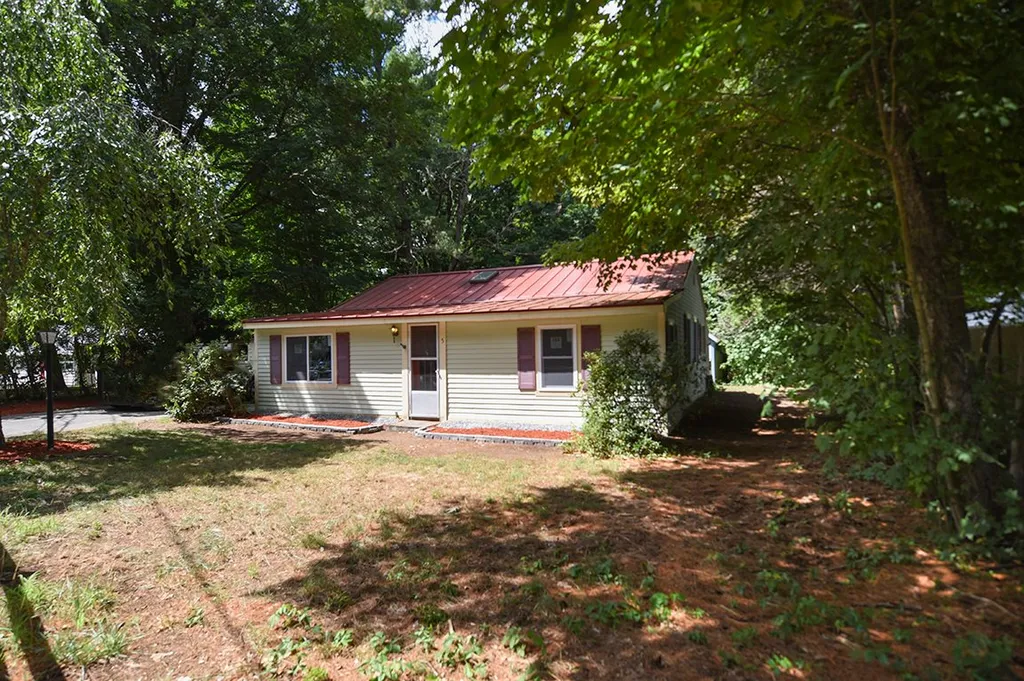 5 Lakeview Avenue Sandown NH 03873