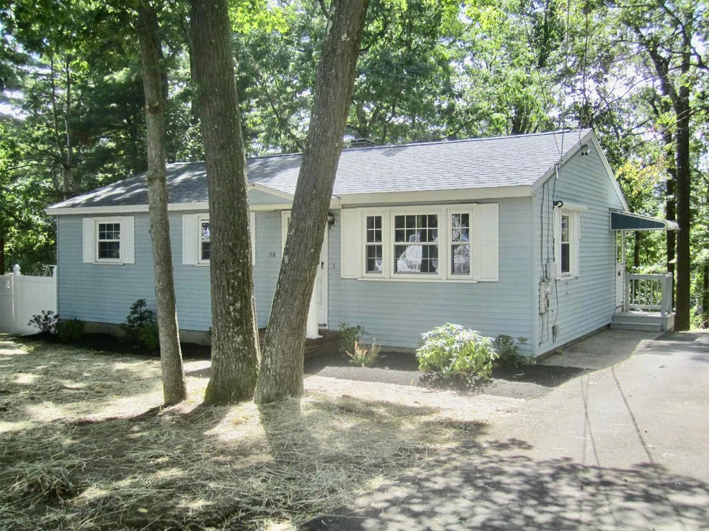38 Hughey Street Nashua NH 03064