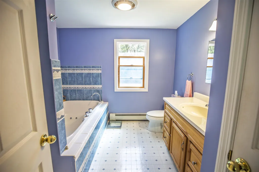 4 Judy Drive Londonderry NH 03053